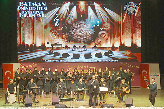 ÖĞRENCİLERDEN KÜLLİYE’DE İLAHİ DİNLETİSİ