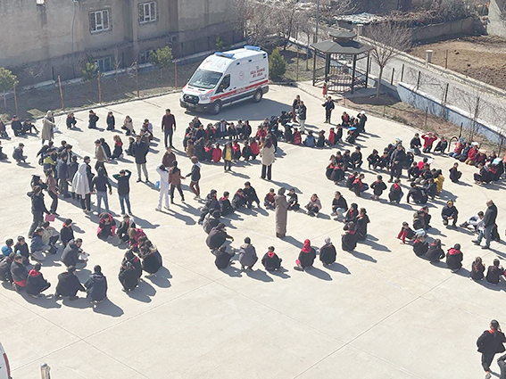 OKULLARDA DEPREM TATBİKATI GERÇEKLEŞTİRİLDİ