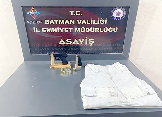 ŞÜPHELİ ŞAHISLARDAN SİLAH VE BALİSTİK YELEK ELE GEÇİRİLDİ!