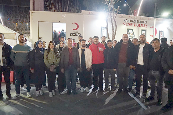 ÜNİVERSİTE ÖĞRENCİLERİNDEN KAN BAĞIŞINA DESTEK