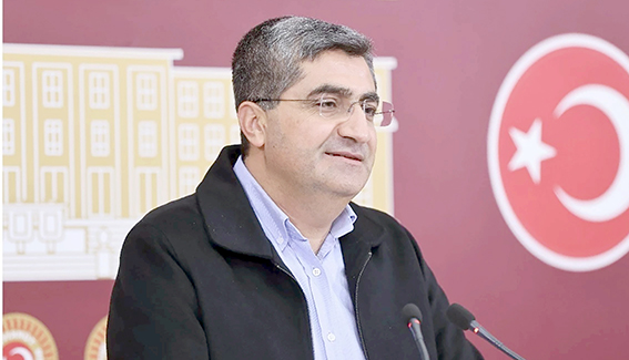 EKMEN’DEN TEPKİ “ADALETİN ÇÖKÜŞÜNE TANIK OLUYORUZ”