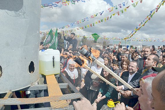 NEVROZ ATEŞİ COŞKUYLA YANDI