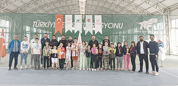 23 NİSAN TENİS ÇOCUK ŞENLİĞİ TAMAMLANDI