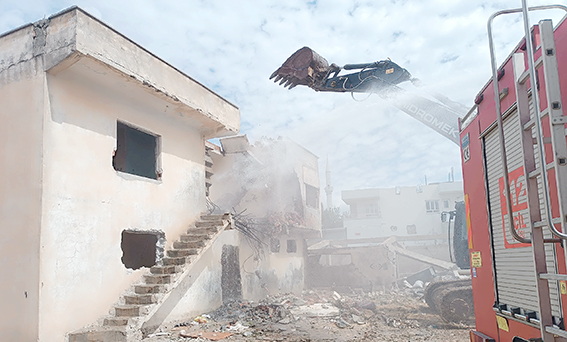 RİSKLİ YAPILAR YIKILIYOR