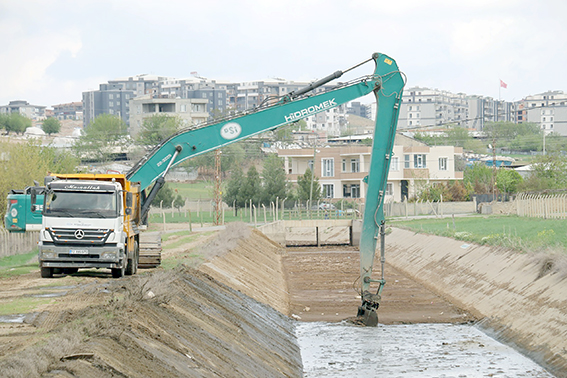 DSİ KANAL TEMİZLİĞİ DEVAM EDİYOR