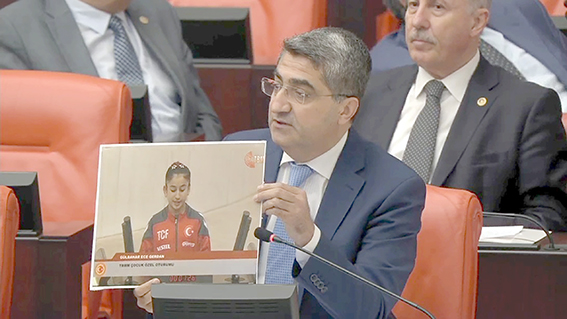 EKMEN’DEN SOYKIRIM VE BAHİS REKLAMI TEPKİSİ