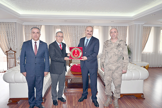 JANDARMA ASAYİŞ VAKFI’NDAN VALİ CANALP’A ZİYARET