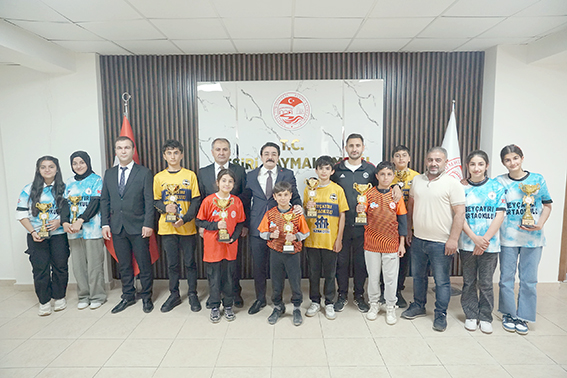 KAYMAKAM YILMAZ, BAŞARILI ÖĞRENCİLERİ AĞIRLADI