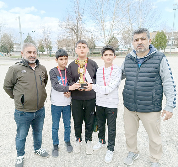 KÖY OKULUNA HAYAT VEREN ÖĞRETMEN