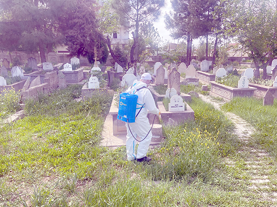 MEZARLIKLARDA İLAÇLAMA ÇALIŞMALARINA BAŞLANDI
