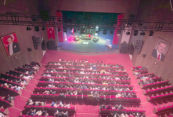 YETİŞKİNLERE ÖZEL TİYATRO KEYFİ