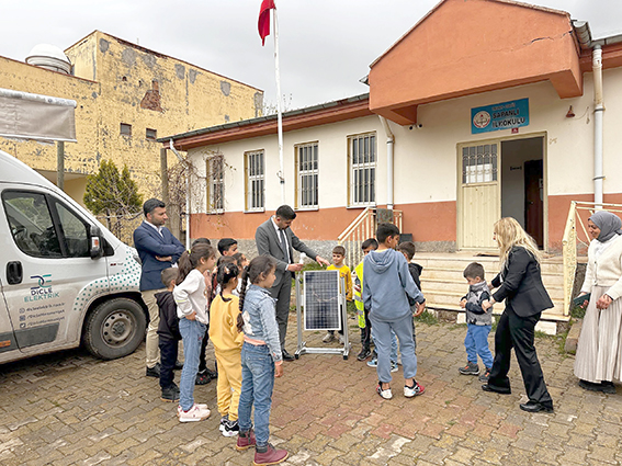 ÖĞRENCİLERE GÜNEŞ ENERJİ PANELİ TANITILDI