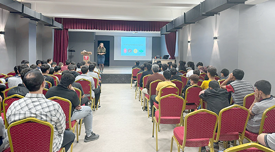 ÖĞRENCİLERE TEKNOLOJİ BAĞIMLILIĞI EĞİTİMİ