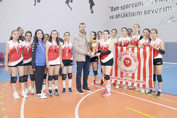PETROLSPOR VOLEYBOL TAKIMI BÖLGE ŞAMPİYONU OLDU