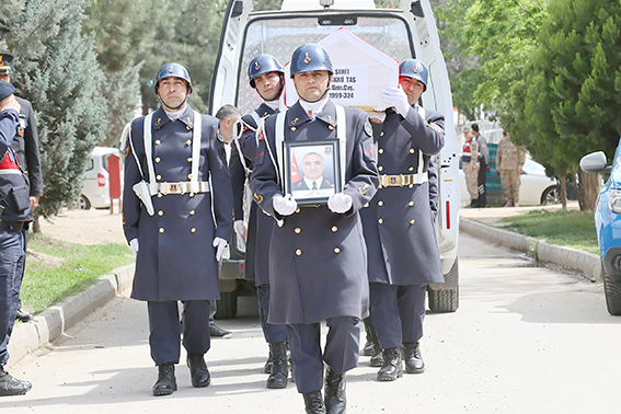 ŞEHİT UZMAN ÇAVUŞ TAŞ, DUALARLA MEMLEKETİNE UĞURLANDI