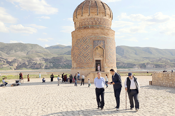 ŞEREF MALKOÇ’TAN HASANKEYF’E ZİYARET