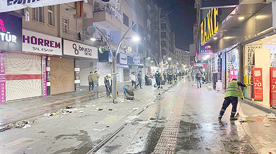 TEMİZLİK EKİPLERİ SABAHLADI