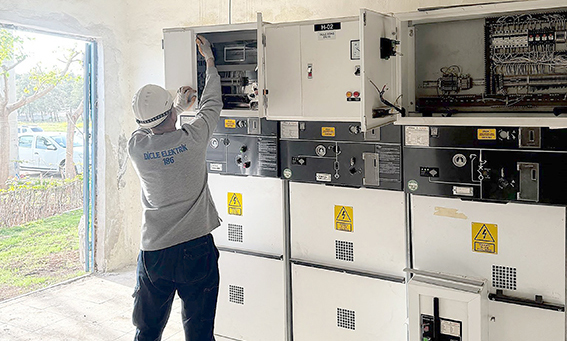 BAKIR HIRSIZLIĞI BİNLERCE ABONEYİ ELEKTRİKSİZ BIRAKTI