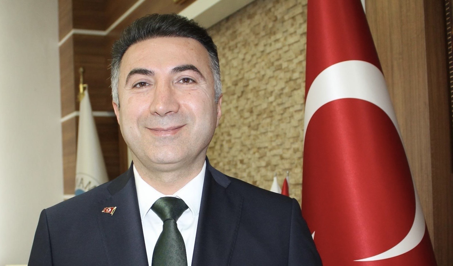 ERDOĞAN, REKTÖR DEMİR İLE DEVAM DEDİ!