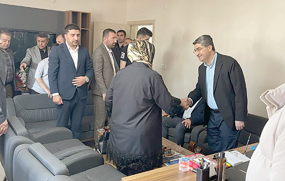 EKMEN, RAMAZAN BAYRAMI’NI BATMAN’DA GEÇİRDİ