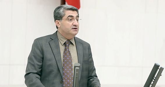 EKMEN “YOKSULLUĞUN GÖLGESİNDE BİR 1 MAYIS DAHA”