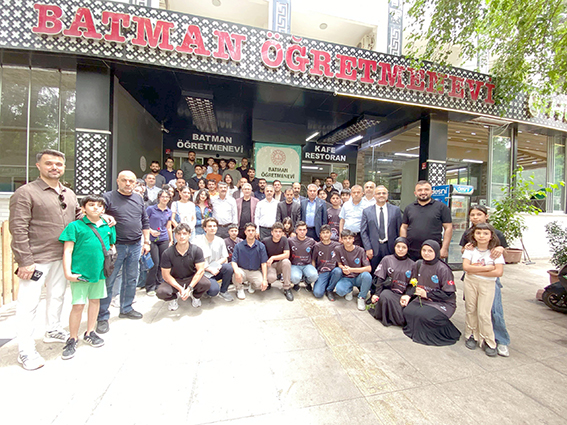 BAŞARILI ÖĞRENCİLERE MORAL YEMEĞİ