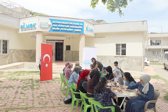 BELEDİYE’DEN ANNELER GÜNÜ’NE ÖZEL GERİ DÖNÜŞÜM ATÖLYESİ