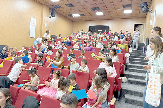 BEŞİRİ’DE ÜÇ KUŞAK MASALLARDA BULUŞTU