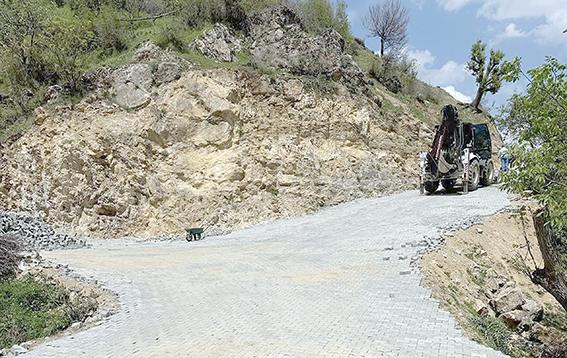 ÇAYIRLI’DA PARKE TAŞI ÇALIŞMASI TAMAMLANDI