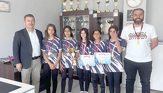 FERNAS ORTAOKULU’NDAN ÇİFTE TÜRKİYE ŞAMPİYONLUĞU