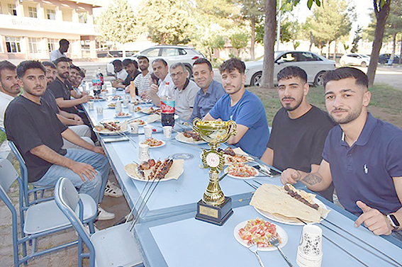 FUTBOL TAKIMINA MANGAL KEYFİ