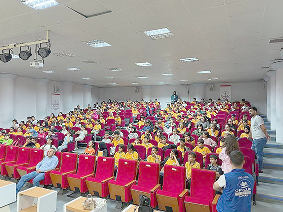GENÇLER AHLAK ÜZERİNE DÜŞÜNDÜ VE KONUŞTU