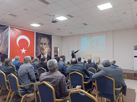 GERCÜŞ’TE GENÇLERE VE MUHTARLARA DİJİTAL FARKINDALIK EĞİTİMİ