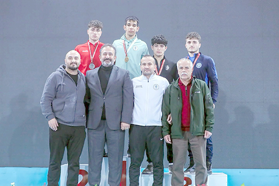 GÜREŞÇİLER TÜRKİYE ŞAMPİYONASINDA GÖZ DOLDURDU