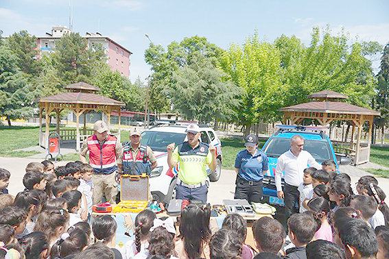 JANDARMA VE EMNİYET, MİNİKLERLE BULUŞTU