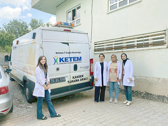 KADINLARA RAHİM AĞZI KANSERİ TARAMASI YAPILDI