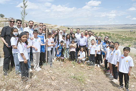 MİNİK GÖNÜLLÜLER FİDAN DİKTİ