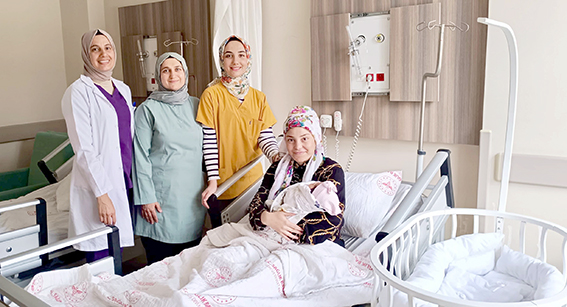 RİSKLİ GEBELİK SAĞLIKLI DOĞUMLA SONUÇLANDI