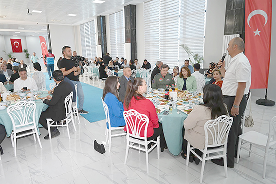 ŞEHİT VE GAZİ AİLELERİ YEMEKTE AĞIRLANDI