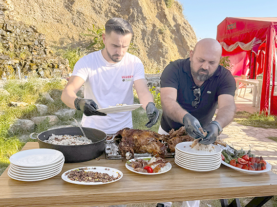 SİİRT FISTIĞI, KUZU ÇEVİRMEYLE BULUŞTU