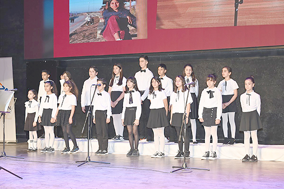 ÜNİVERSİTE ÇOCUK KORUSUNDAN MÜZİK ZİYAFETİ