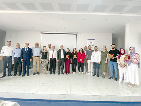 UYGULAMA OKULUNDAN RESİM SERGİSİ VE ÖDÜL TÖRENİ