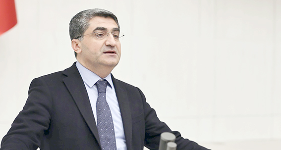 EKMEN “BİR SOSYAL MEDYA HESABINI SUSTURMAK, SEÇMENİN SESİNİ KISMAK ANLAMINA GELİR“