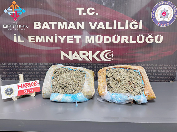 YOLCU ÇANTASINDAN 2.5 KİLO SHUNK ÇIKTI