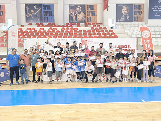 4 GÜNDE 1600 ÖĞRENCİYE FİZİKSEL ETKİNLİK OYUNLARI