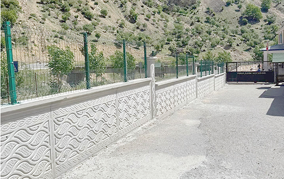 DERİNCE OKUL BAHÇESİNE GÜVENLİK DUVARI YAPILDI