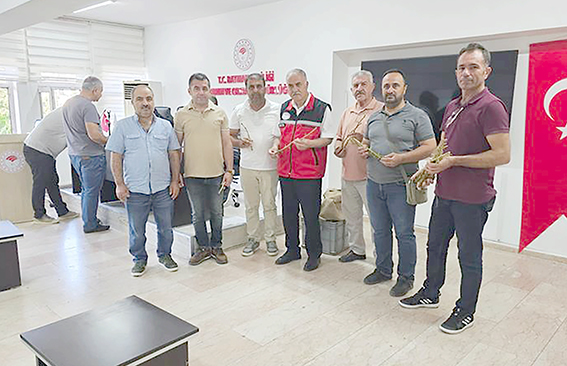 FISTIK ÜRETİCİLERİNE AŞI DAĞITILDI