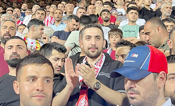 HÜR GENÇLİK’TEN BATMAN PETROLSPOR’A DESTEK