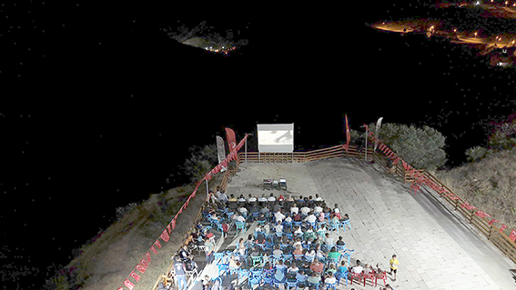 KOZLUK KALESİ’NDE AÇIK HAVA SİNEMA GECESİ DÜZENLENDİ