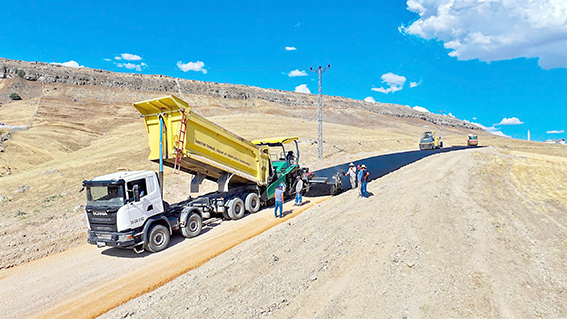 MOR KİRYAKUS YOLU YENİLENDİ